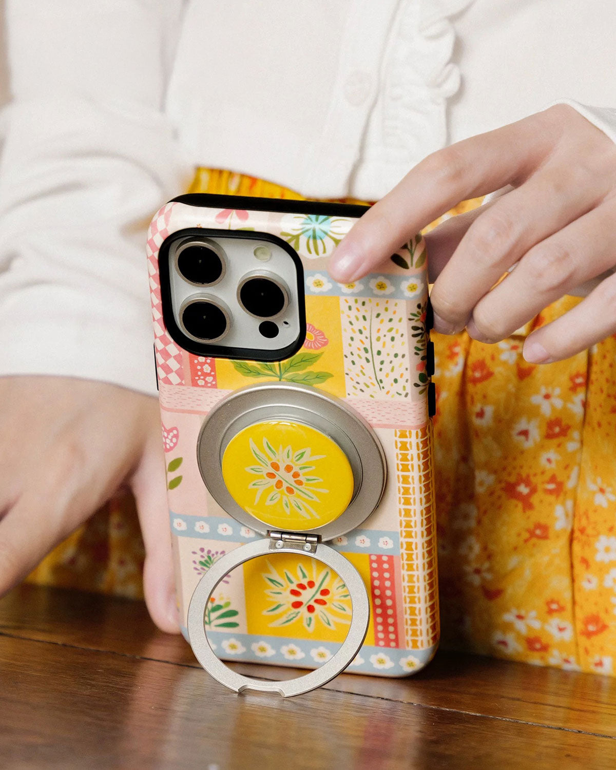 PATCHWORK FLORAL PLATE NA CASE NG TELEPONO
