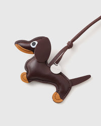 FAMOUSE DACHSHUND™ MOCHA NA CHARMS
