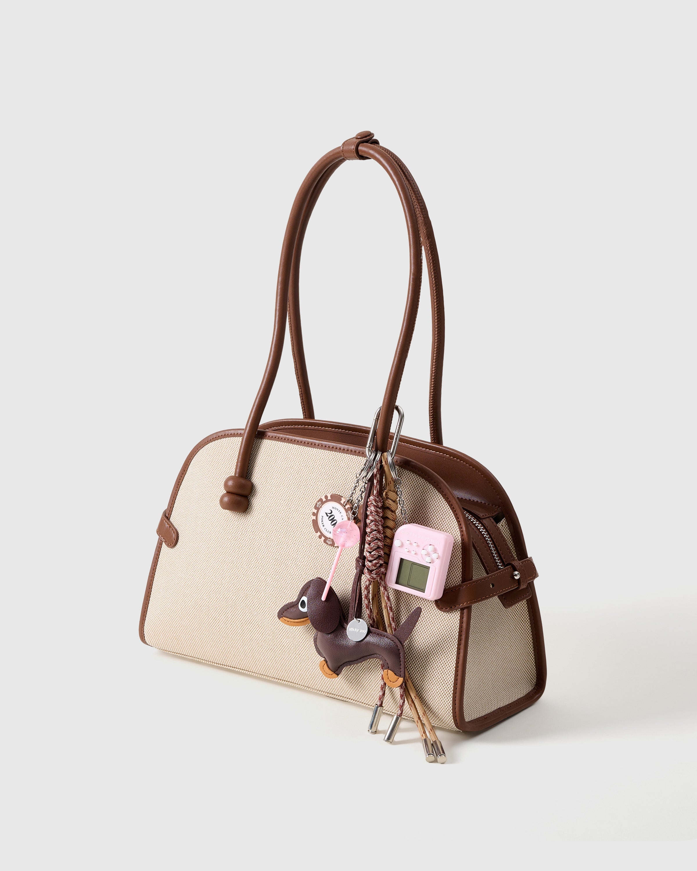 FAMOUSE DACHSHUND™ MOCHA NA CHARMS