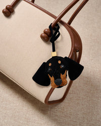 CHARM NG DASH DACHSHUND | EDISYON NG SUEDE