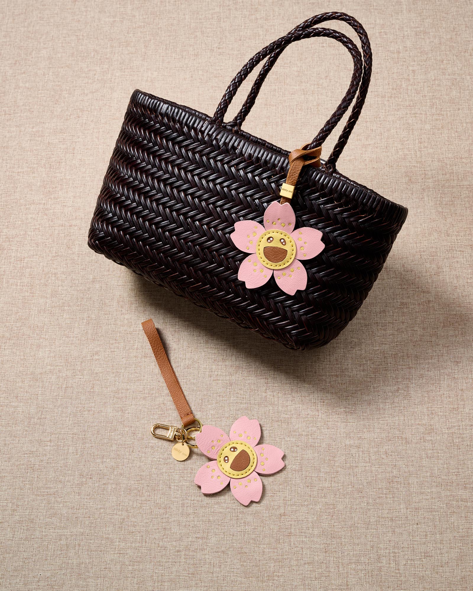 BLOOMY SAKURA CHARM