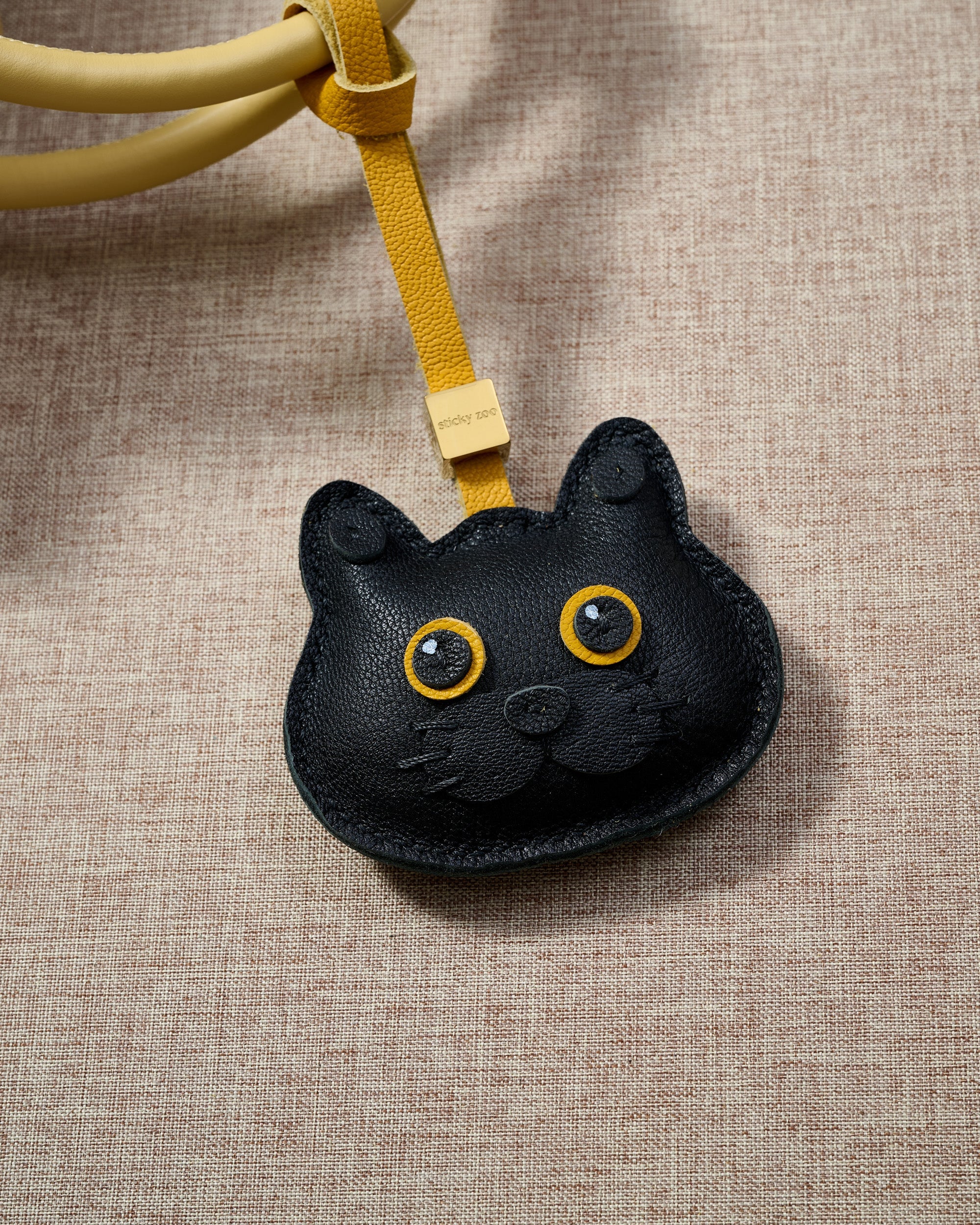 ALINDOG NG BRITISH SHORTHAIR NA PUSA - BLACK EDITION