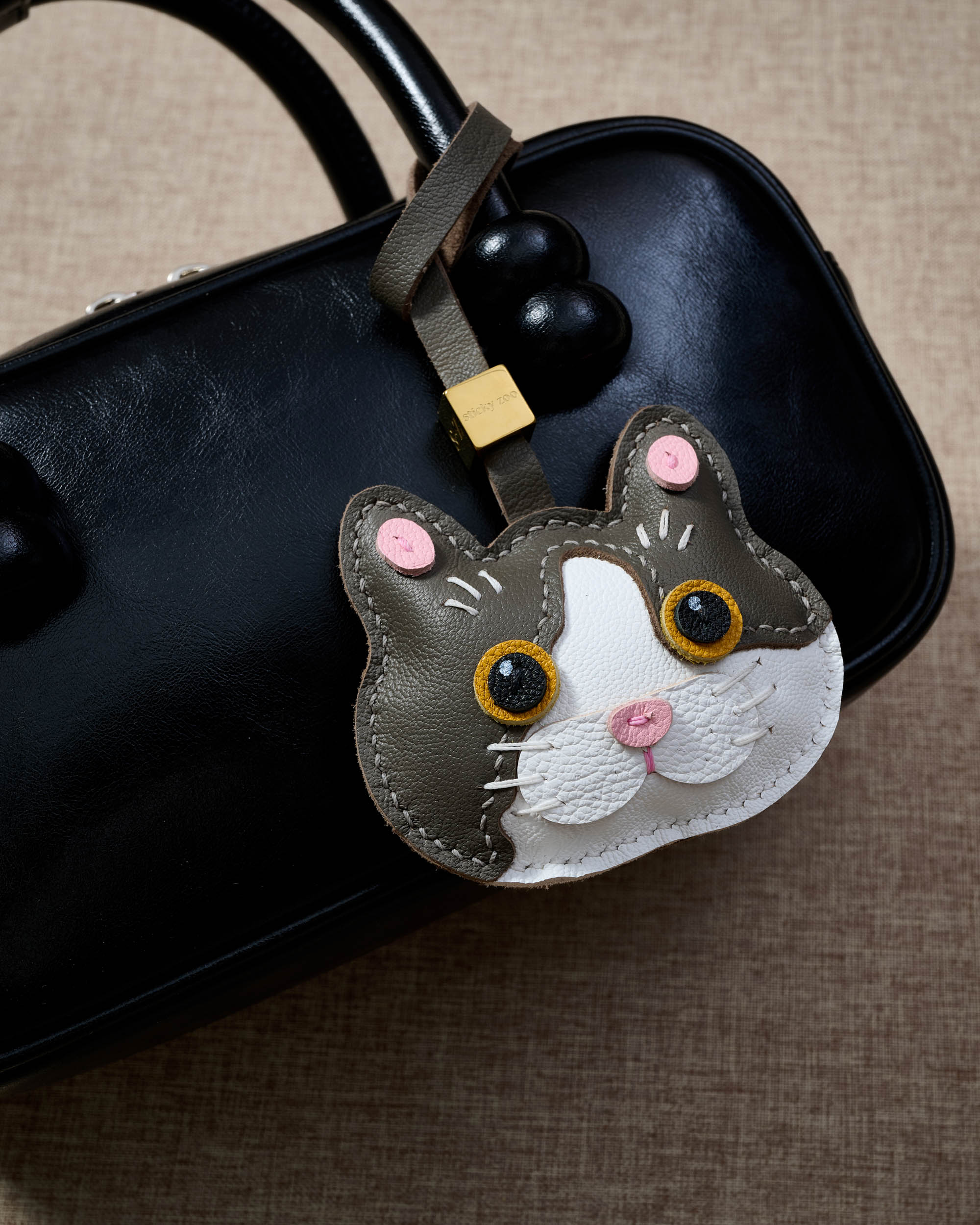 CHARM NG PUSANG BRITISH SHORTHAIR – GRAY MUSE EDITION