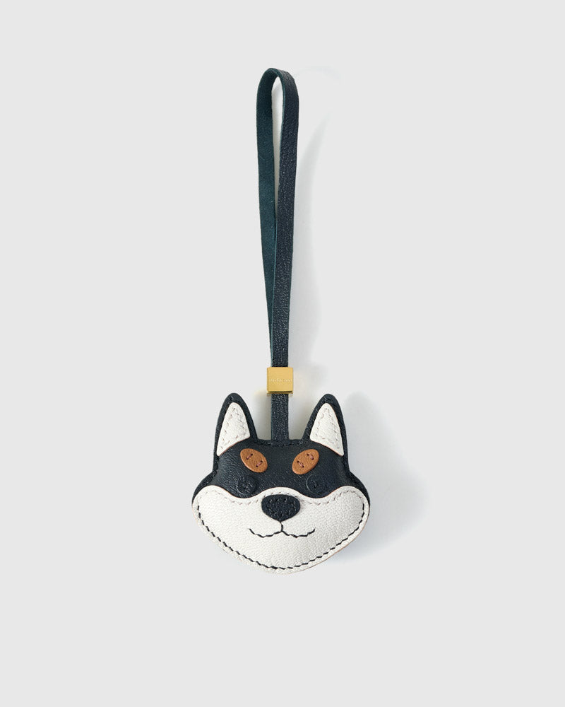 Black-And-Orange Tokyo Shiba charm handmade from French Alran genuine goatskin and French suede — real full-grain leather from Tarn, since 1903. 3 days of hand-cutting, hand-stitching, hand-layering. Arrives in luxury gift packaging. Designed in Amsterdam.
