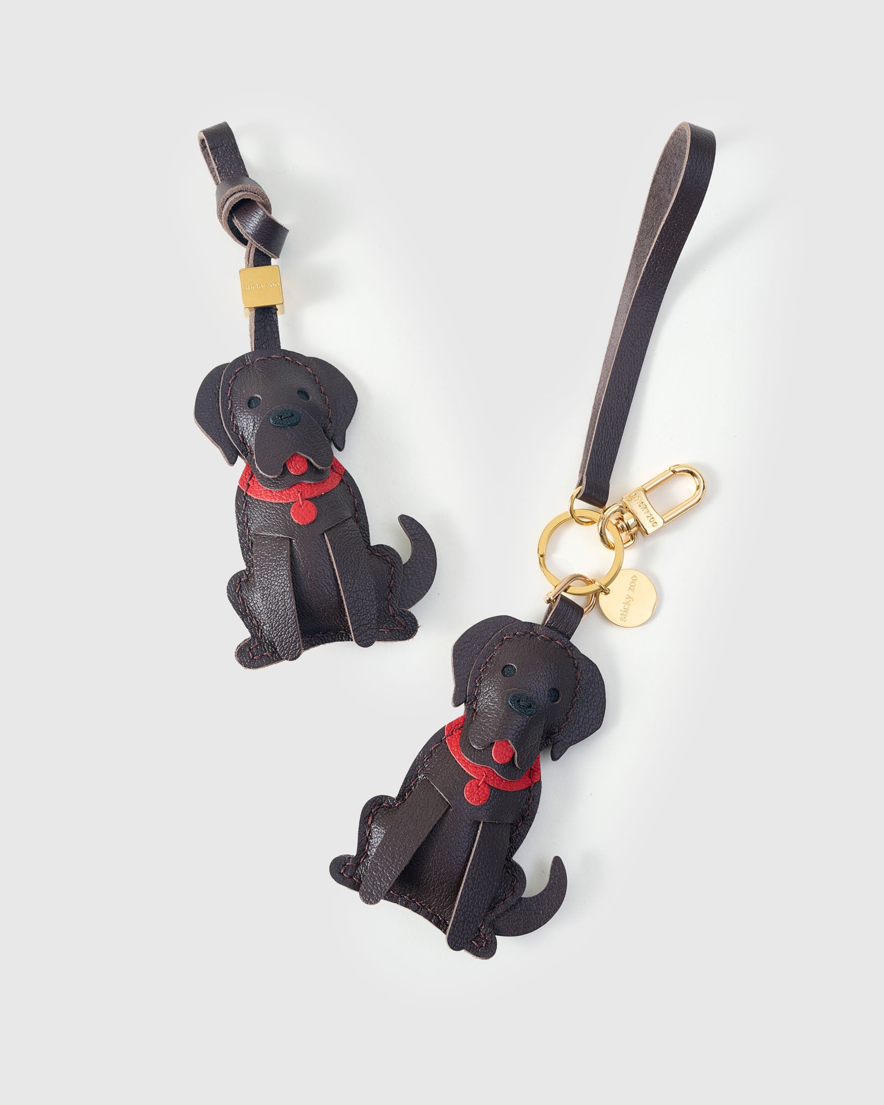 Golden Retriever leather bag charm shown in both attachment options — handmade French Alran goatskin, dual attachment. STICKYZOO Amsterdam design.