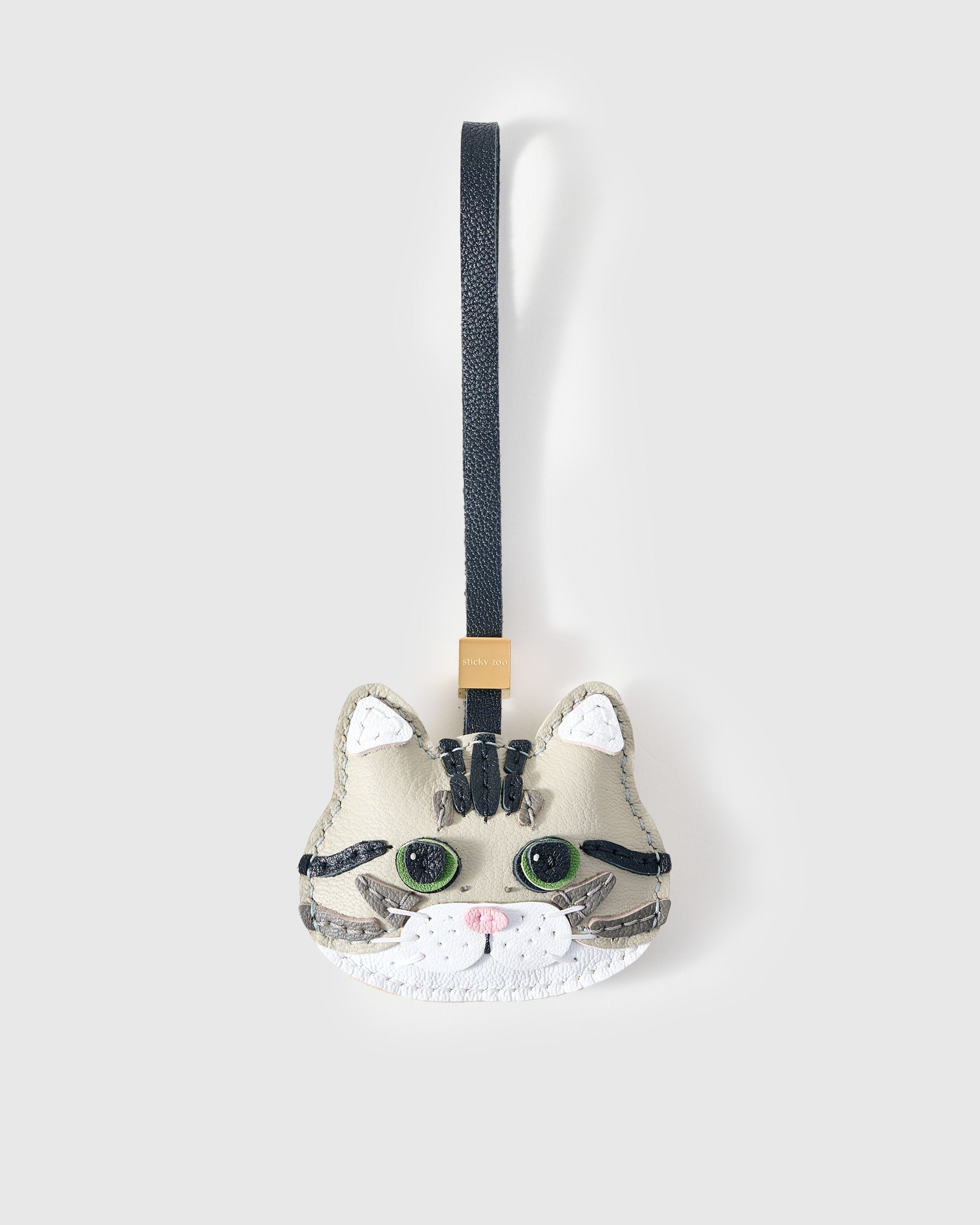 ALINDOG NG AMERICAN SHORTHAIR NA PUSA – SILVER TABBY EDITION