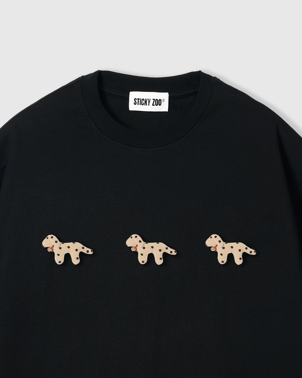 TRIO NG SPOTTY NA TUTA NA T-SHIRT — ITIM