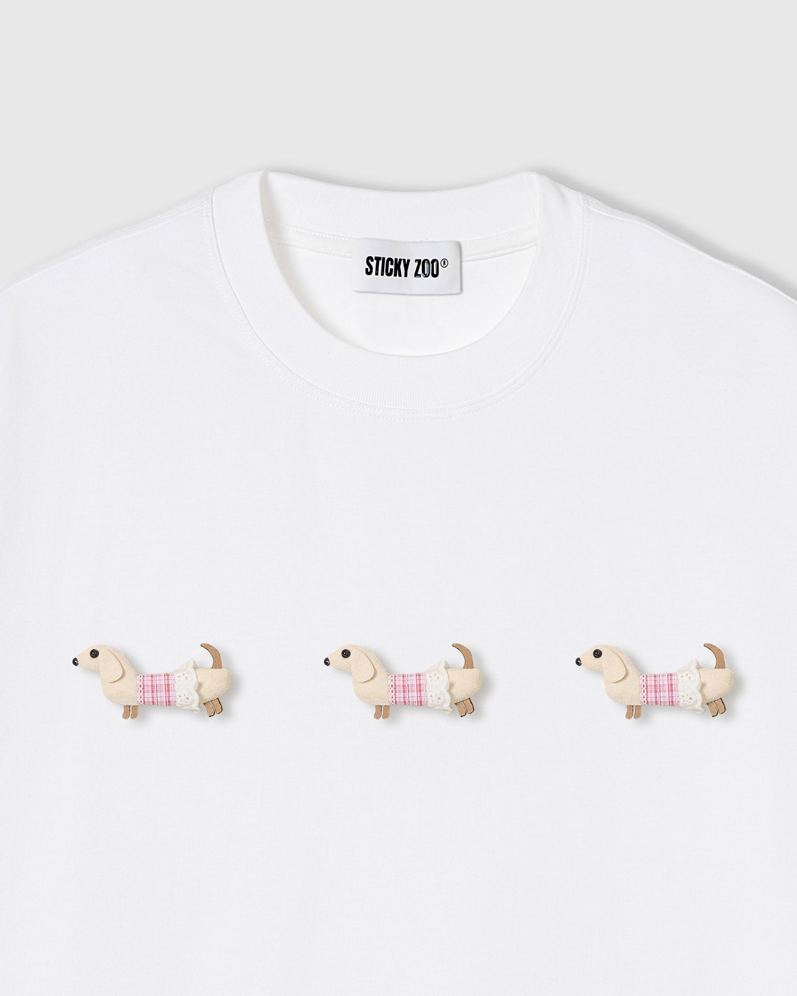 TRIO NG PLAID NA DACHSHUND NA T-SHIRT — PUTI