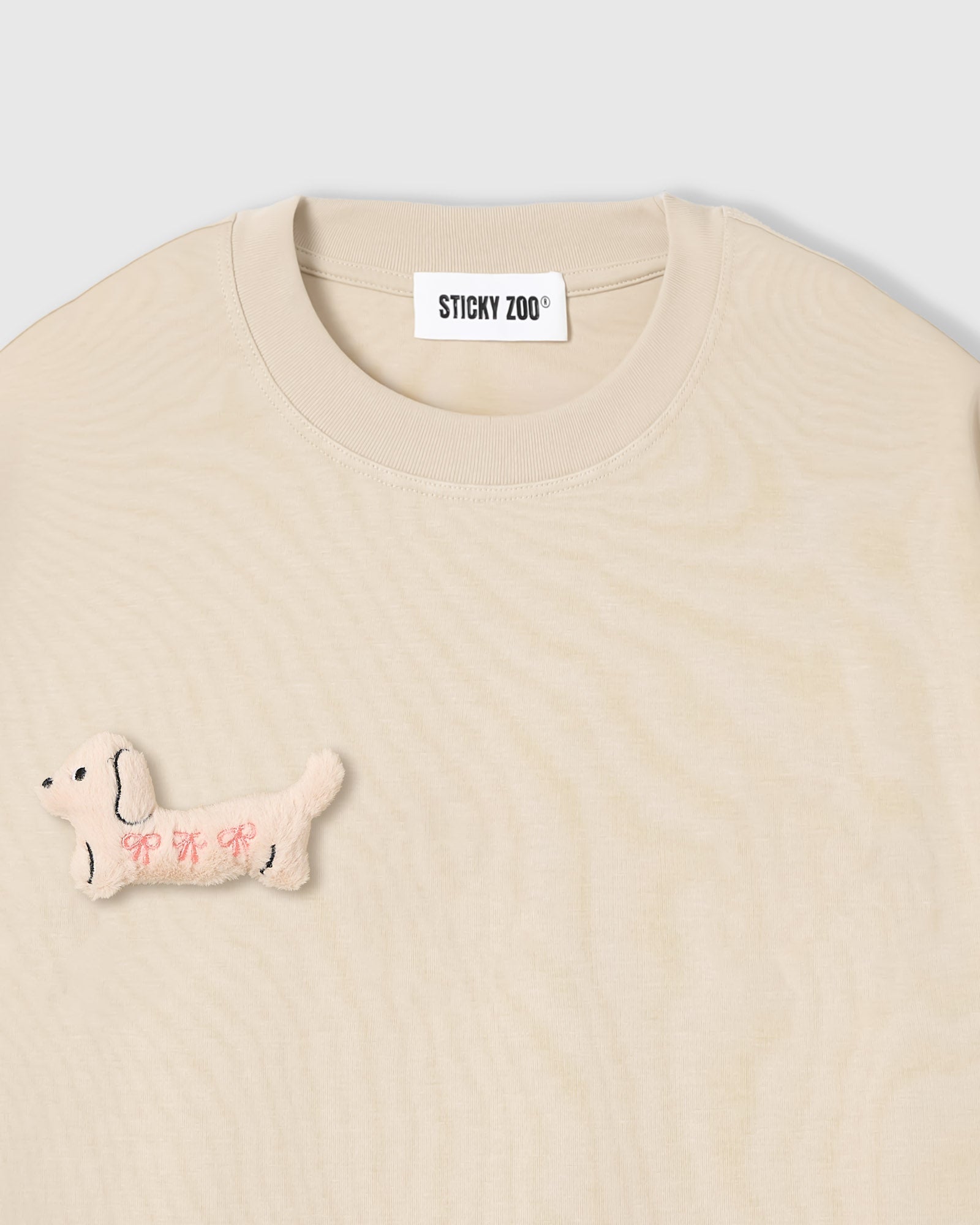 BOW PUPPY SCATTER T-SHIRT — KREM