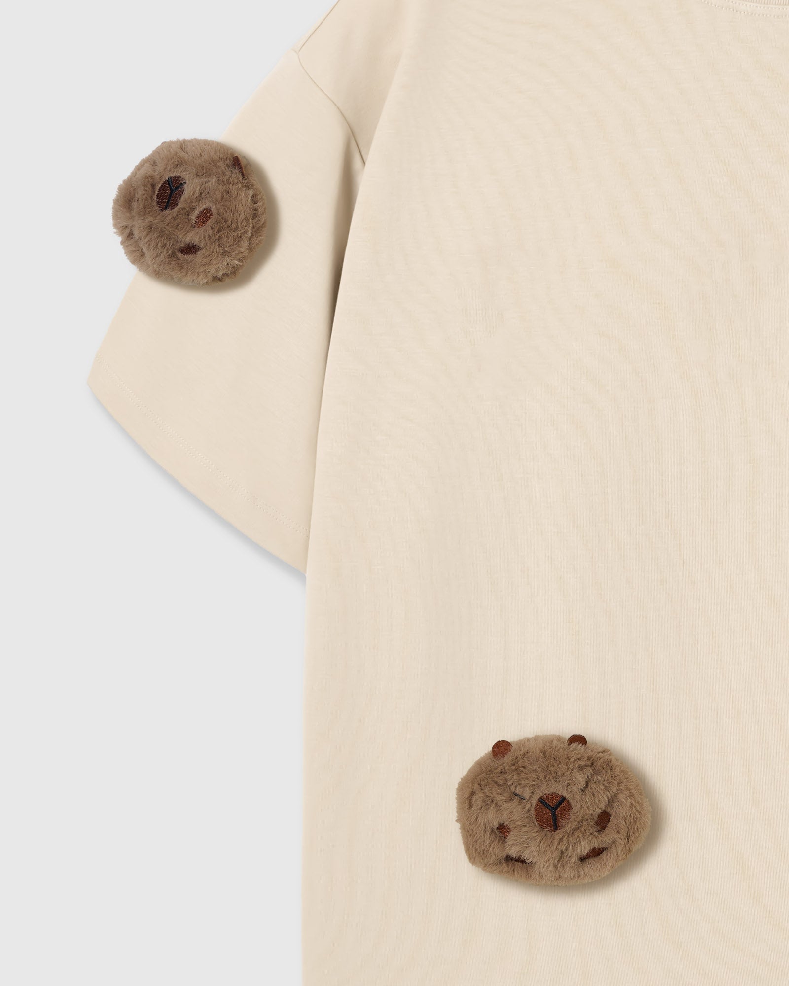 SLEEPY TEDDY SCATTER T-SHIRT — KREM