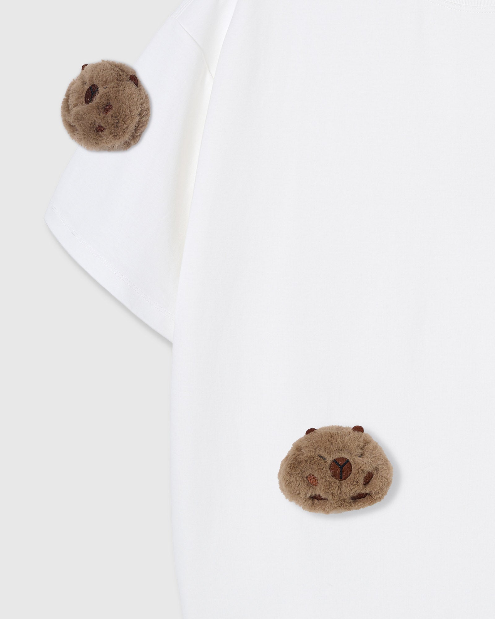 SLEEPY TEDDY SCATTER NA T-SHIRT — PUTI