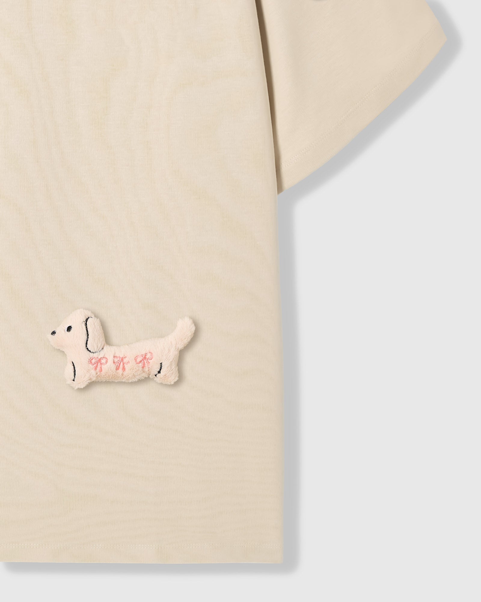 BOW PUPPY SCATTER T-SHIRT — KREM