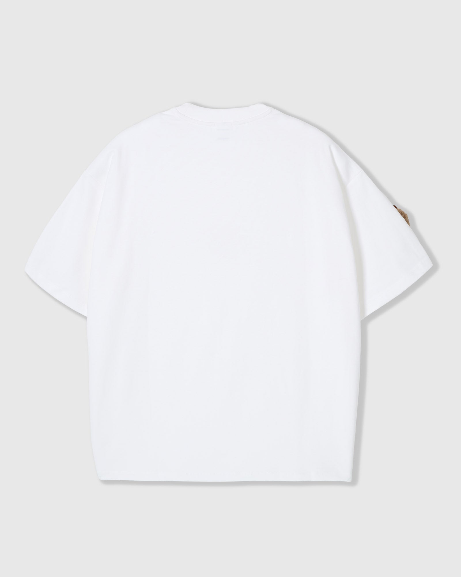 SLEEPY TEDDY SCATTER NA T-SHIRT — PUTI