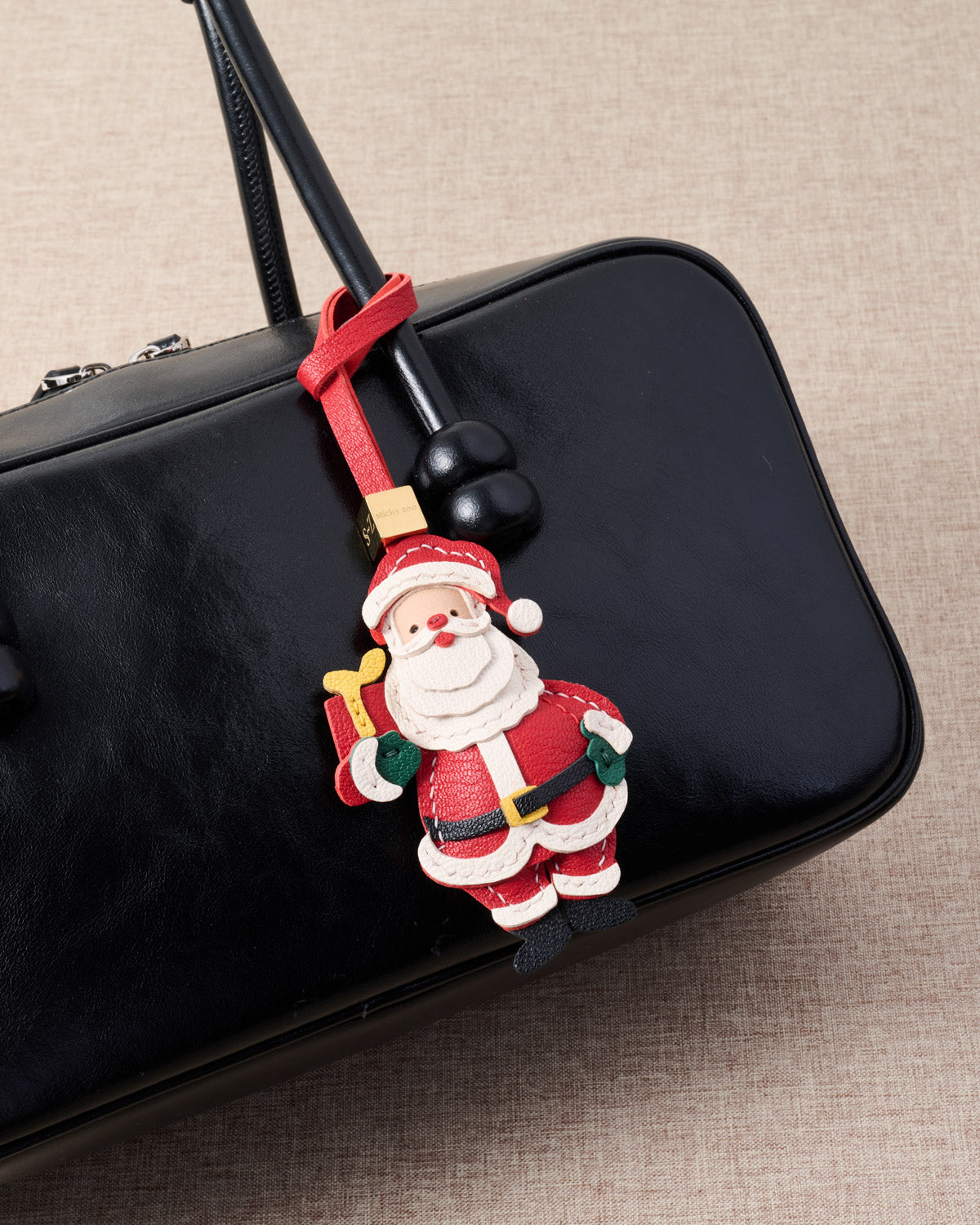 ANG SANTA NA CHARMS