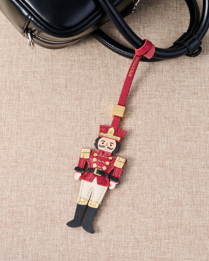 ANG NUTCRACKER NA CHARMS