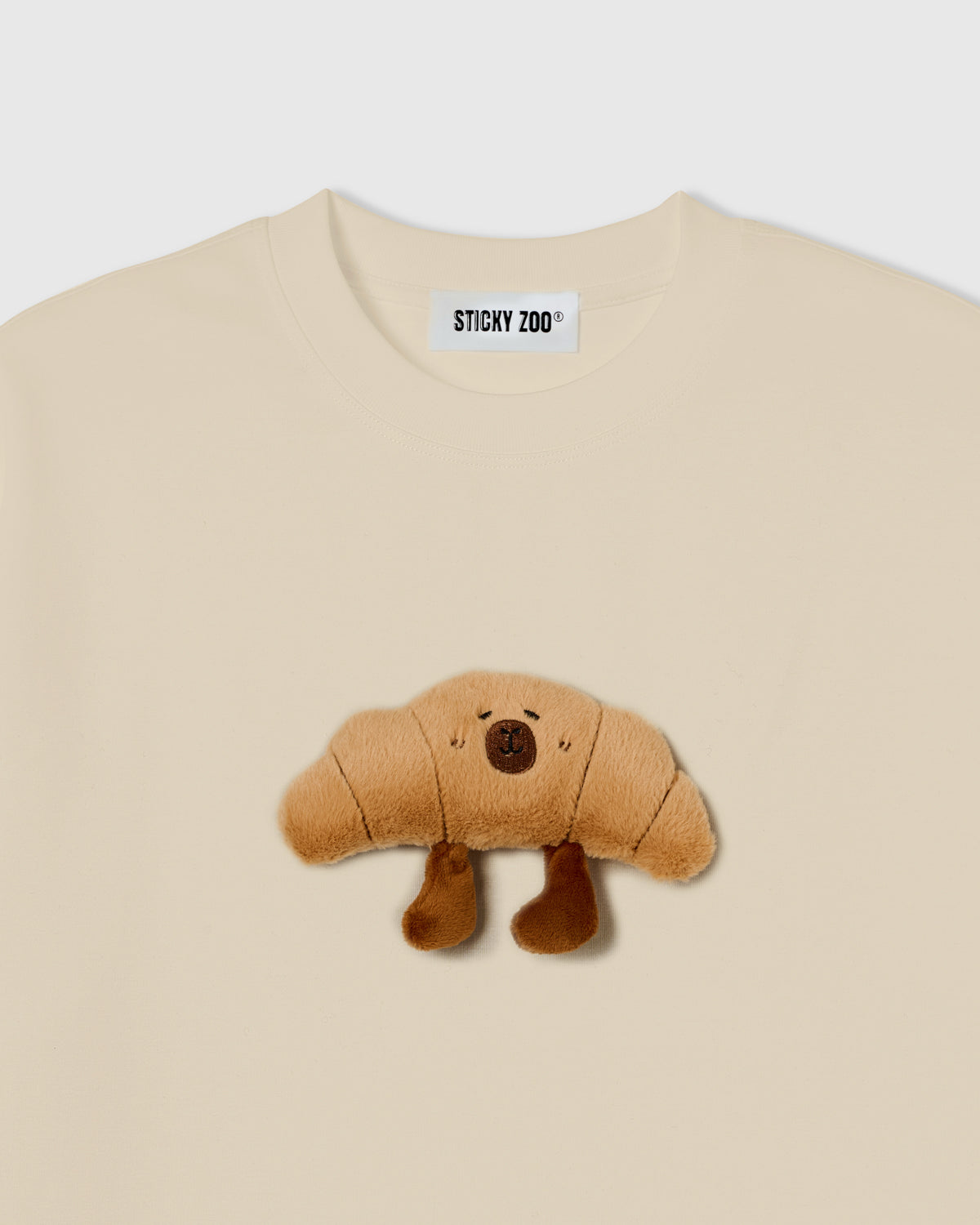 TUMATAKAS NA CROISSANT NA T-SHIRT
