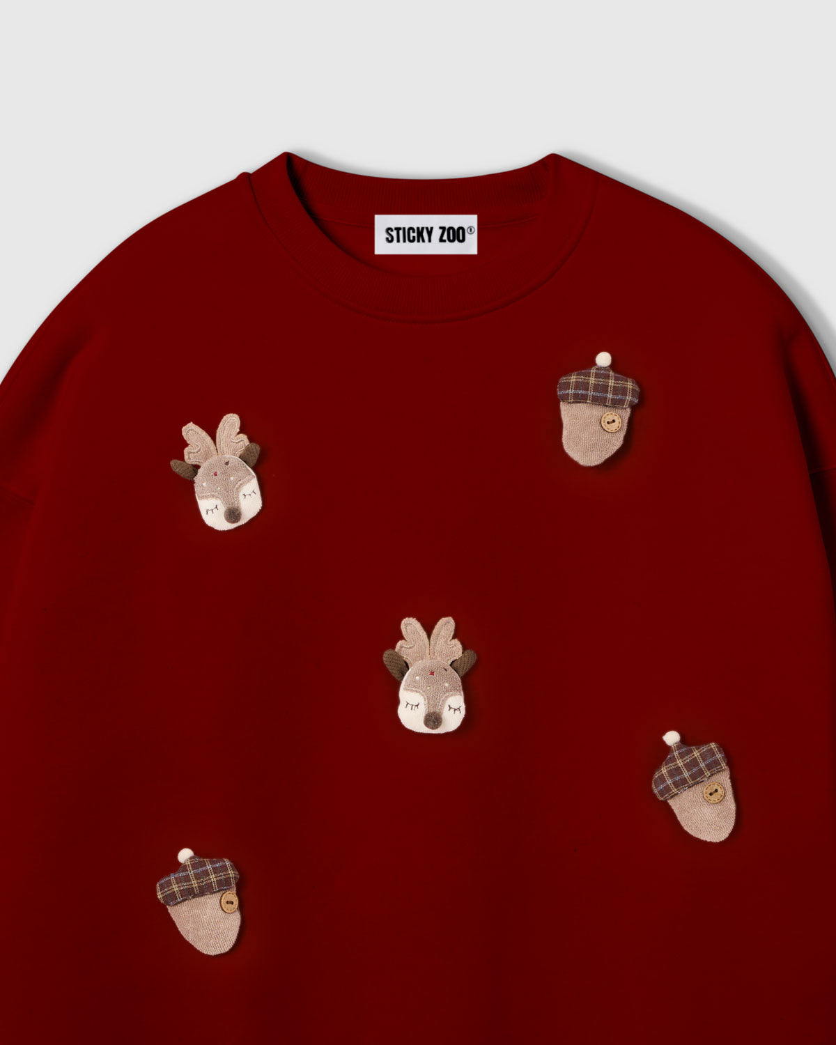 REINDEER AT ACORN NA MALAMBOT NA SWEATSHIRT