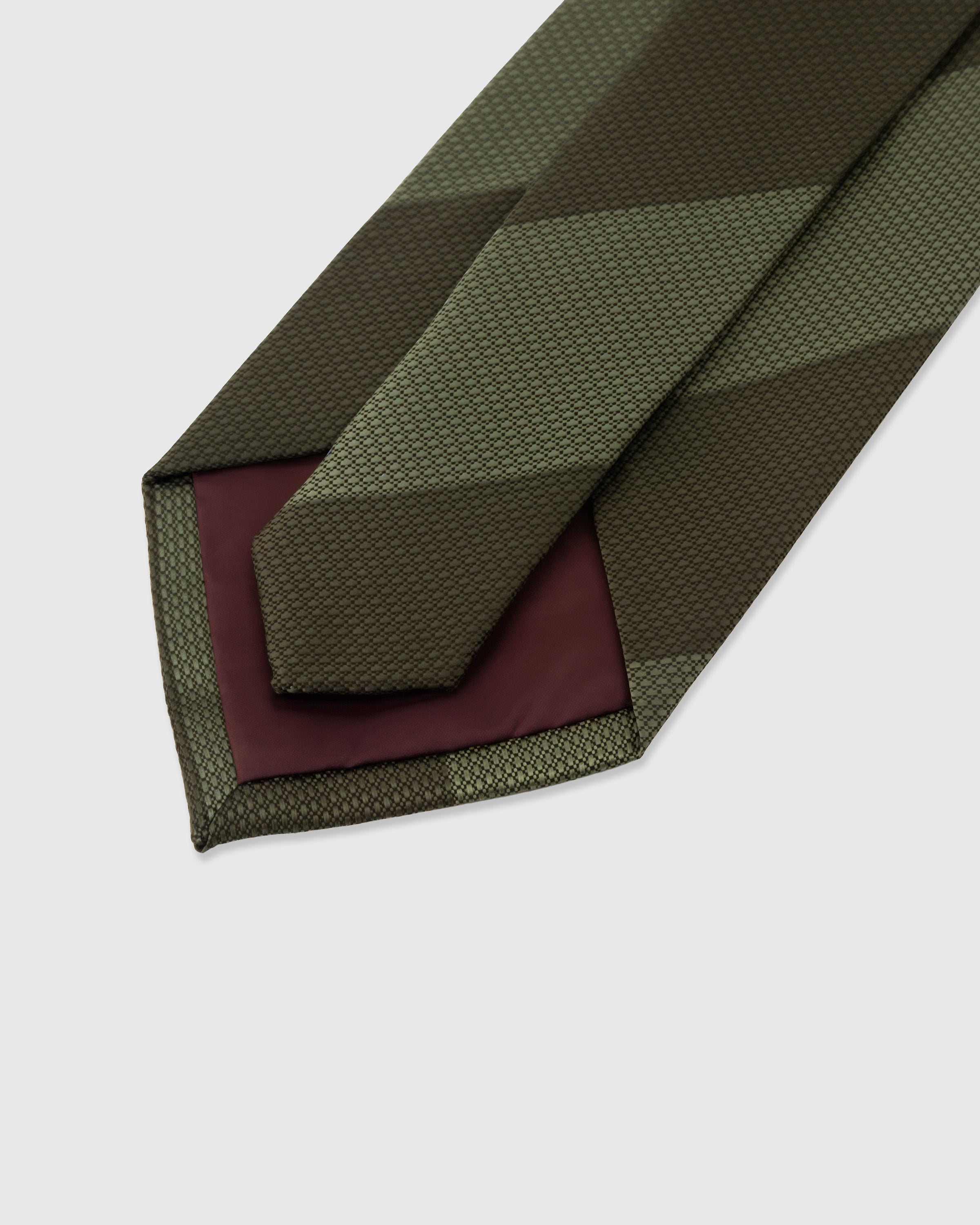 TALI NG OLIVE NA TONAL NA GUHIT