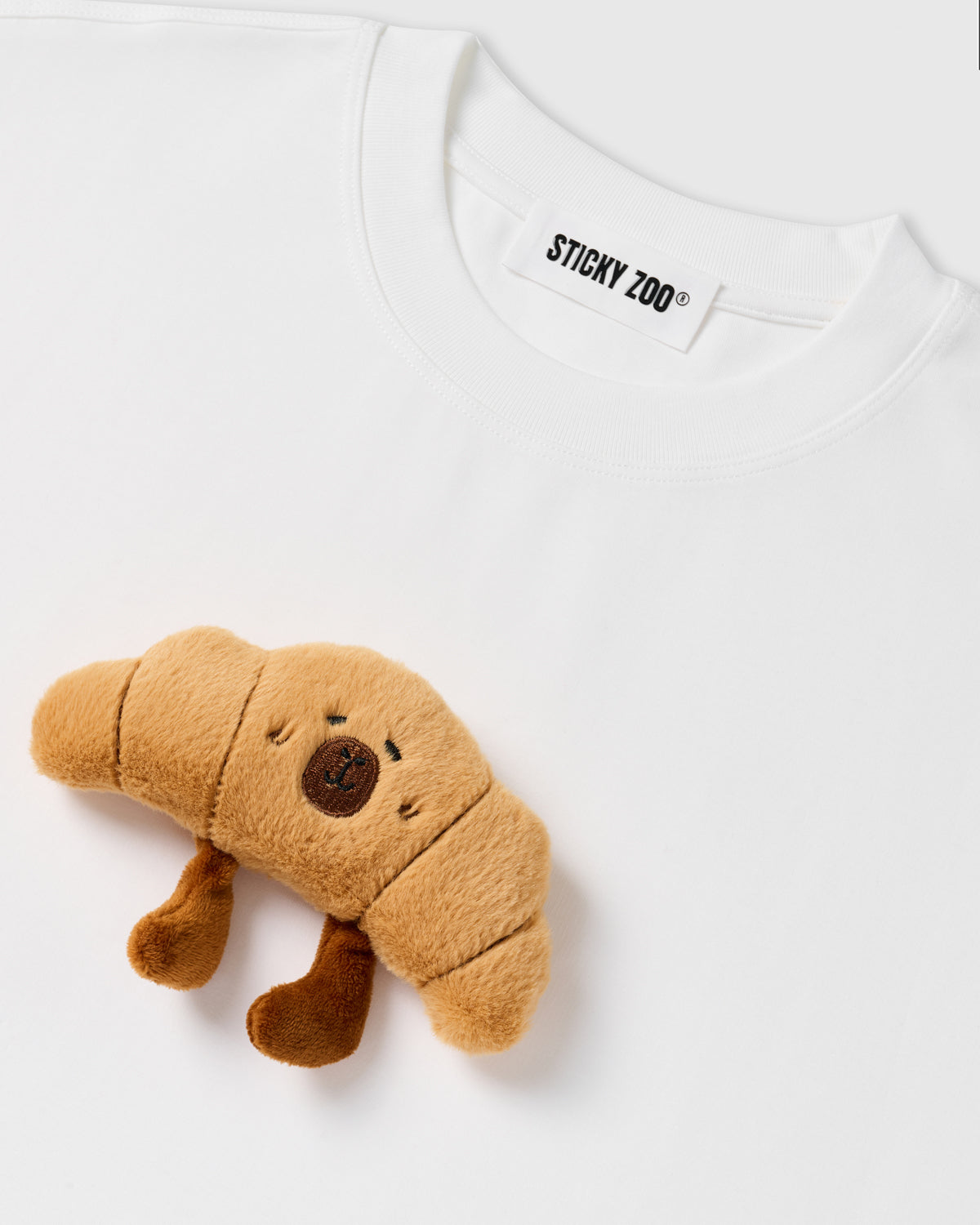TUMATAKAS NA CROISSANT NA T-SHIRT
