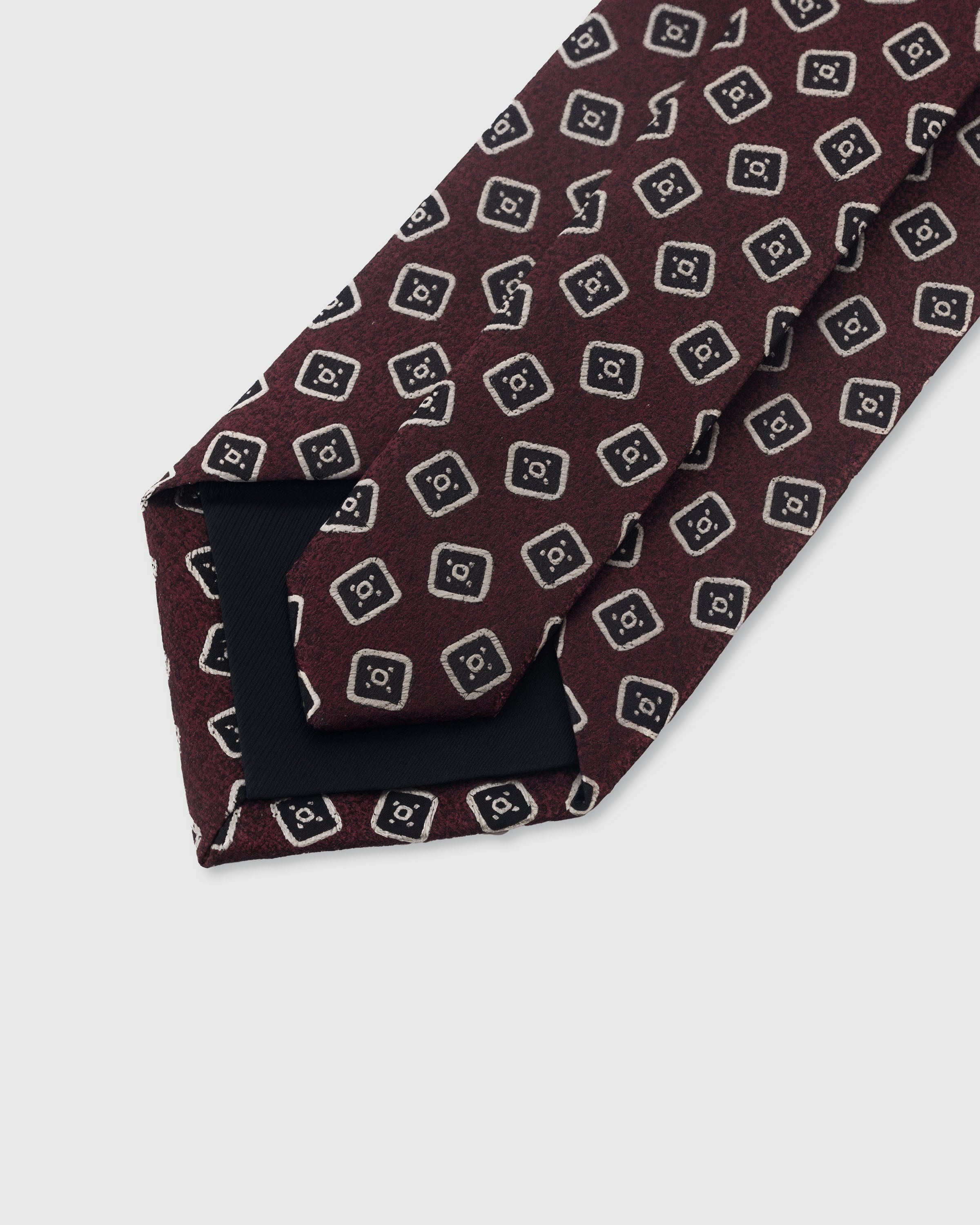 TALI NA FOULARD NA BURGUNDY SQUARE