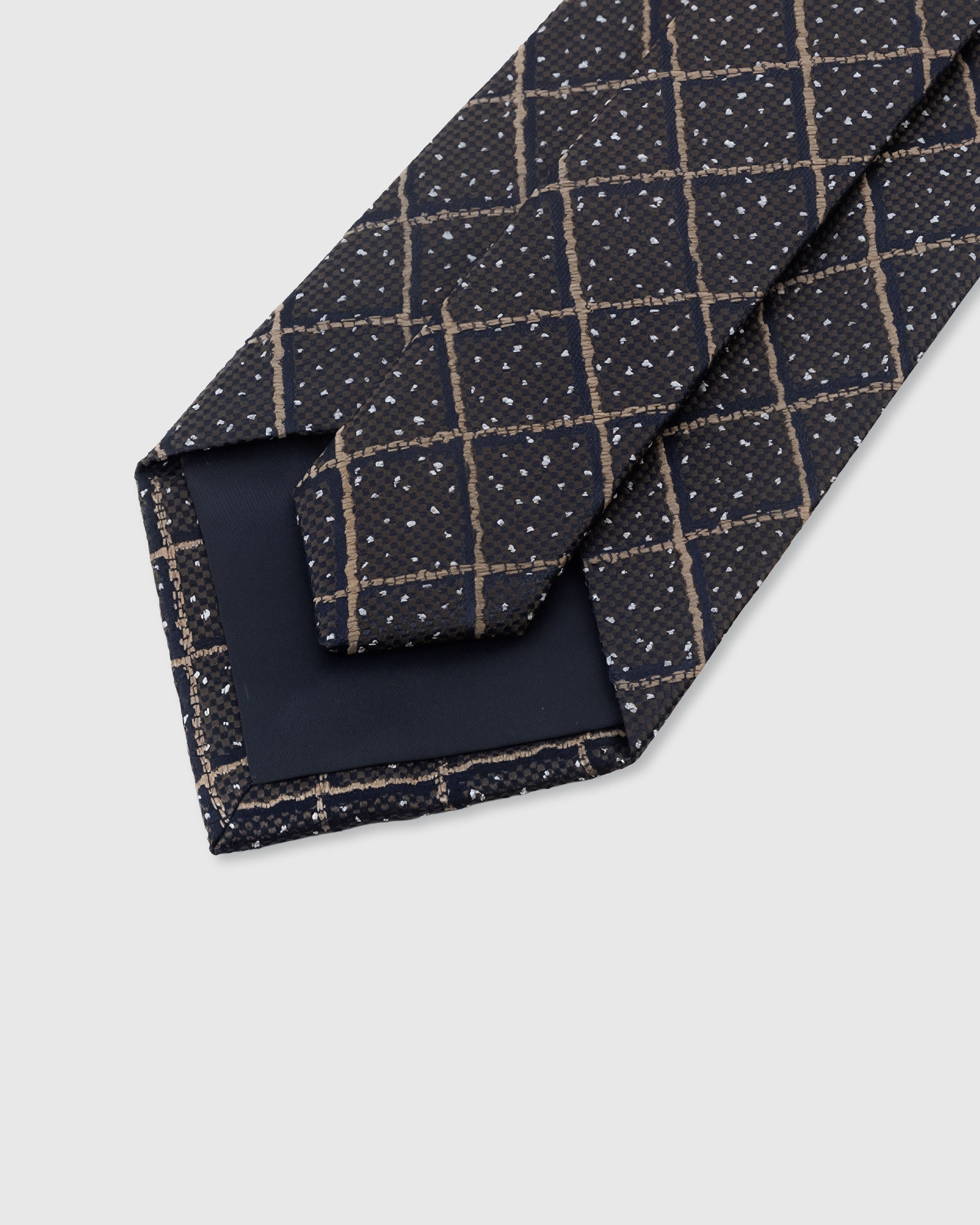 TIE NA MAY WINDOWPANE SA ONYX