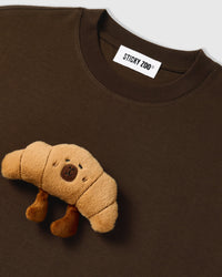 TUMATAKAS NA CROISSANT NA T-SHIRT