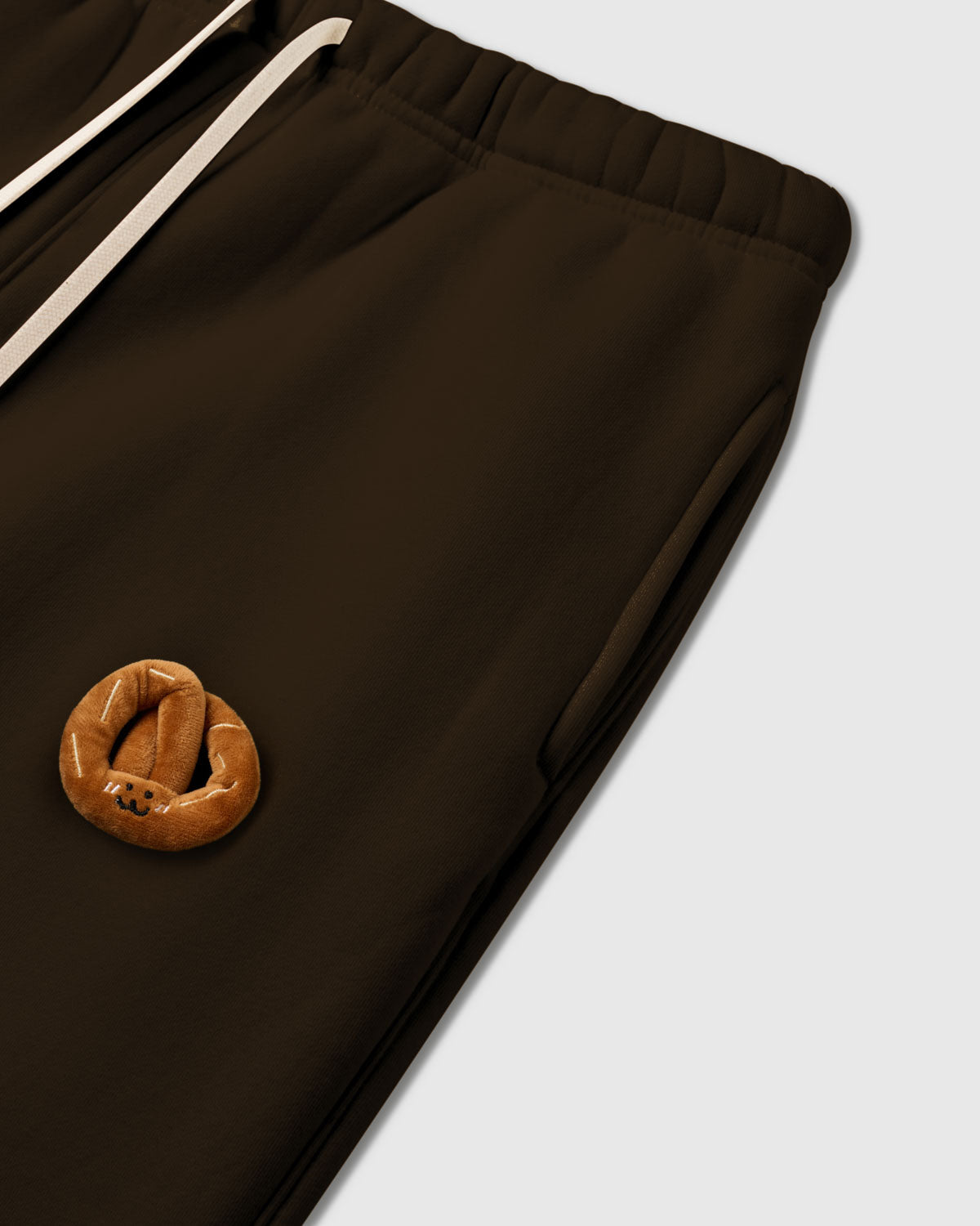 DOBLE CROISSANT NA MALAMBOT NA SWEATPANTS