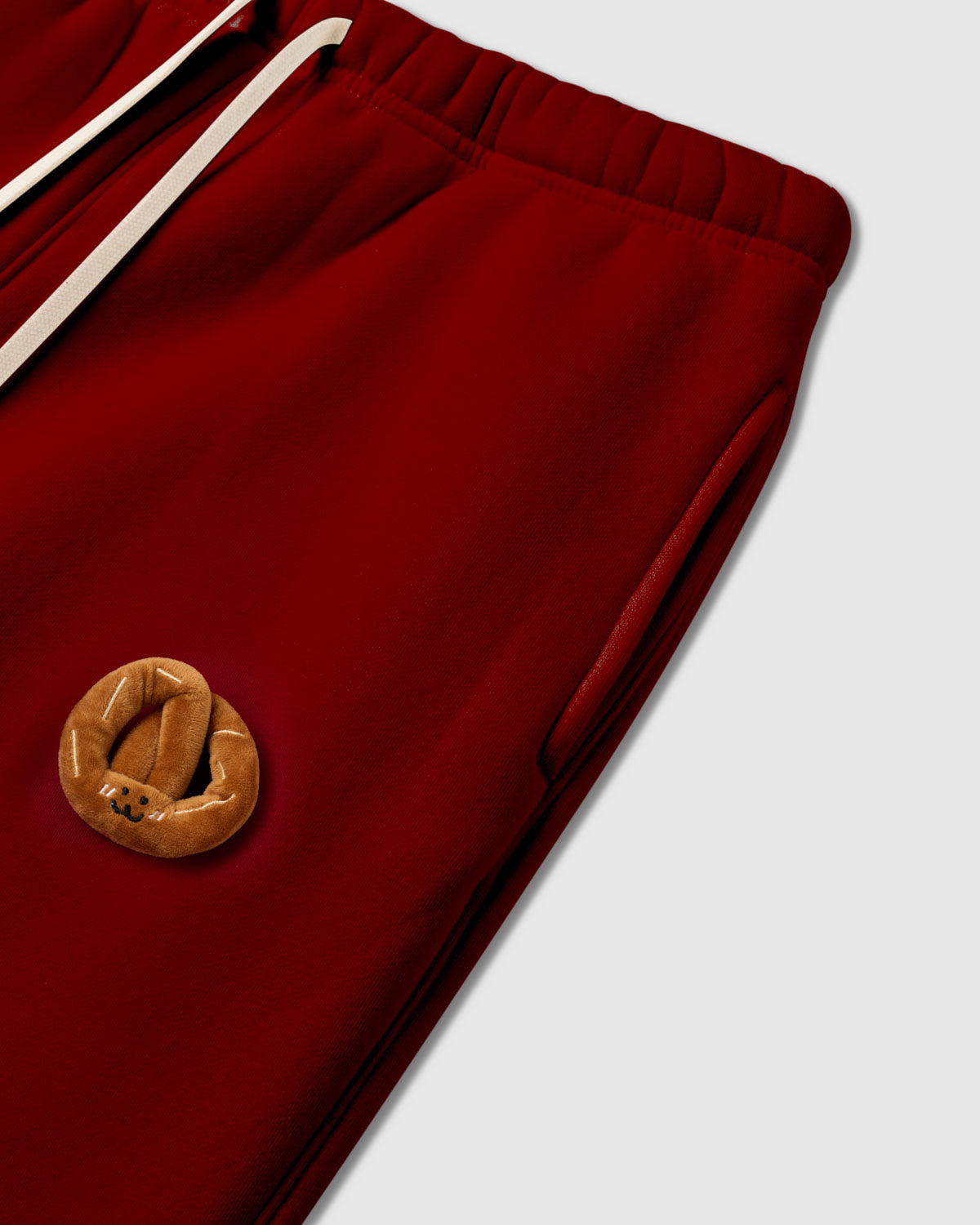 DOBLE CROISSANT NA MALAMBOT NA SWEATPANTS