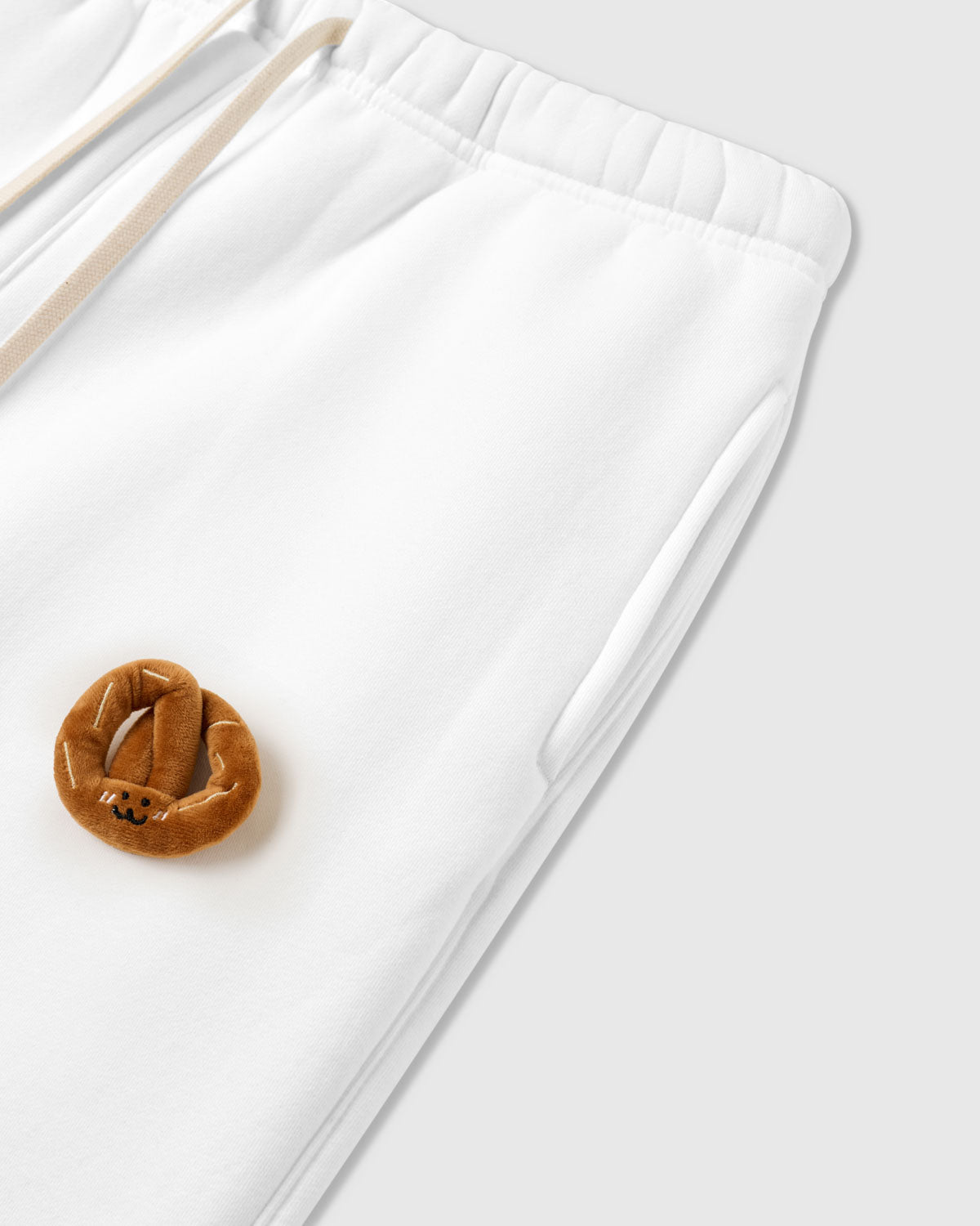 DOBLE CROISSANT NA MALAMBOT NA SWEATPANTS