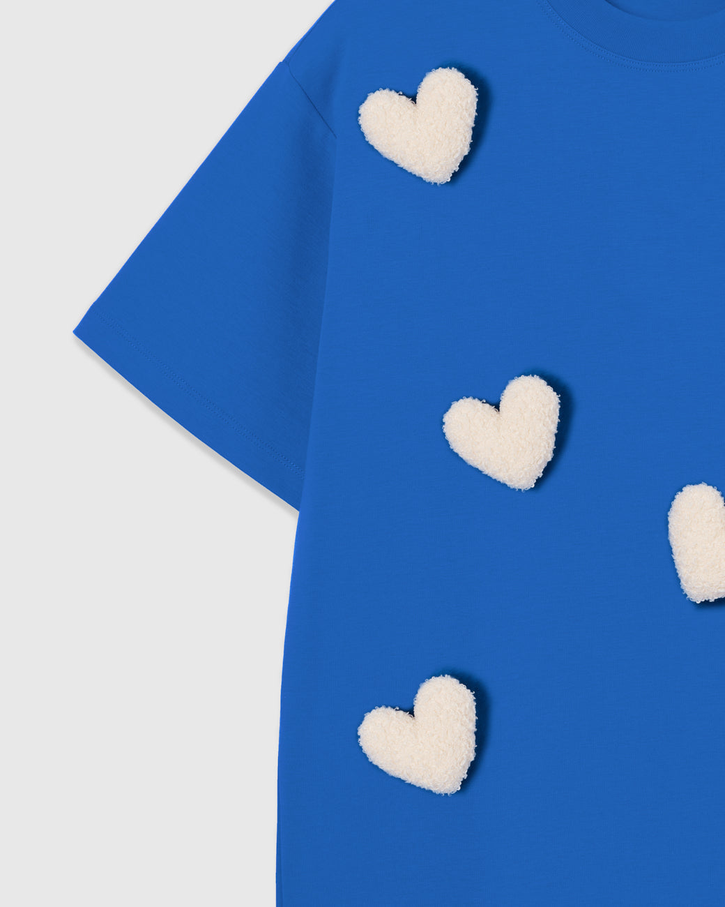 NAGKAKALAT NA PUSONG T-SHIRT