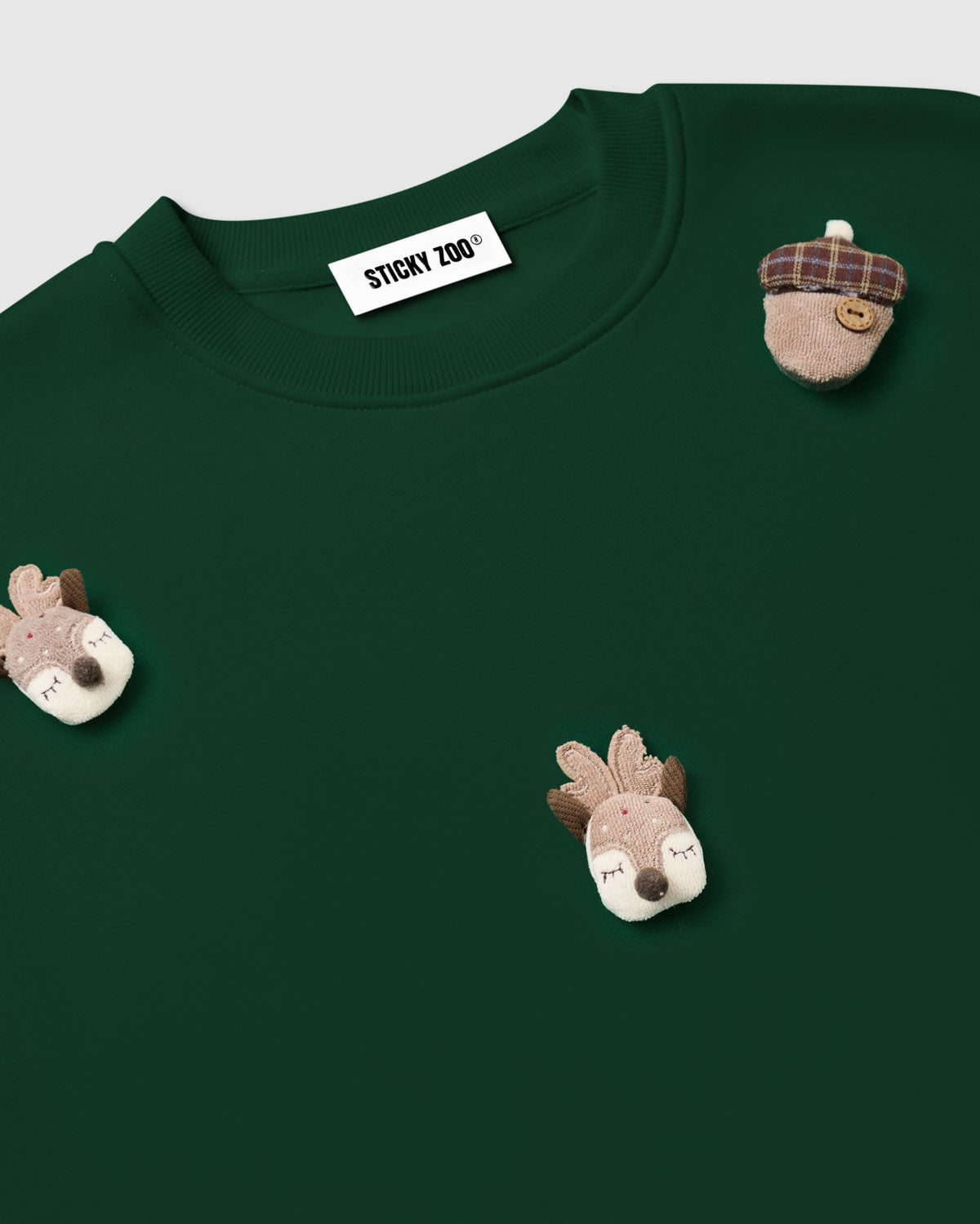 REINDEER AT ACORN NA MALAMBOT NA SWEATSHIRT