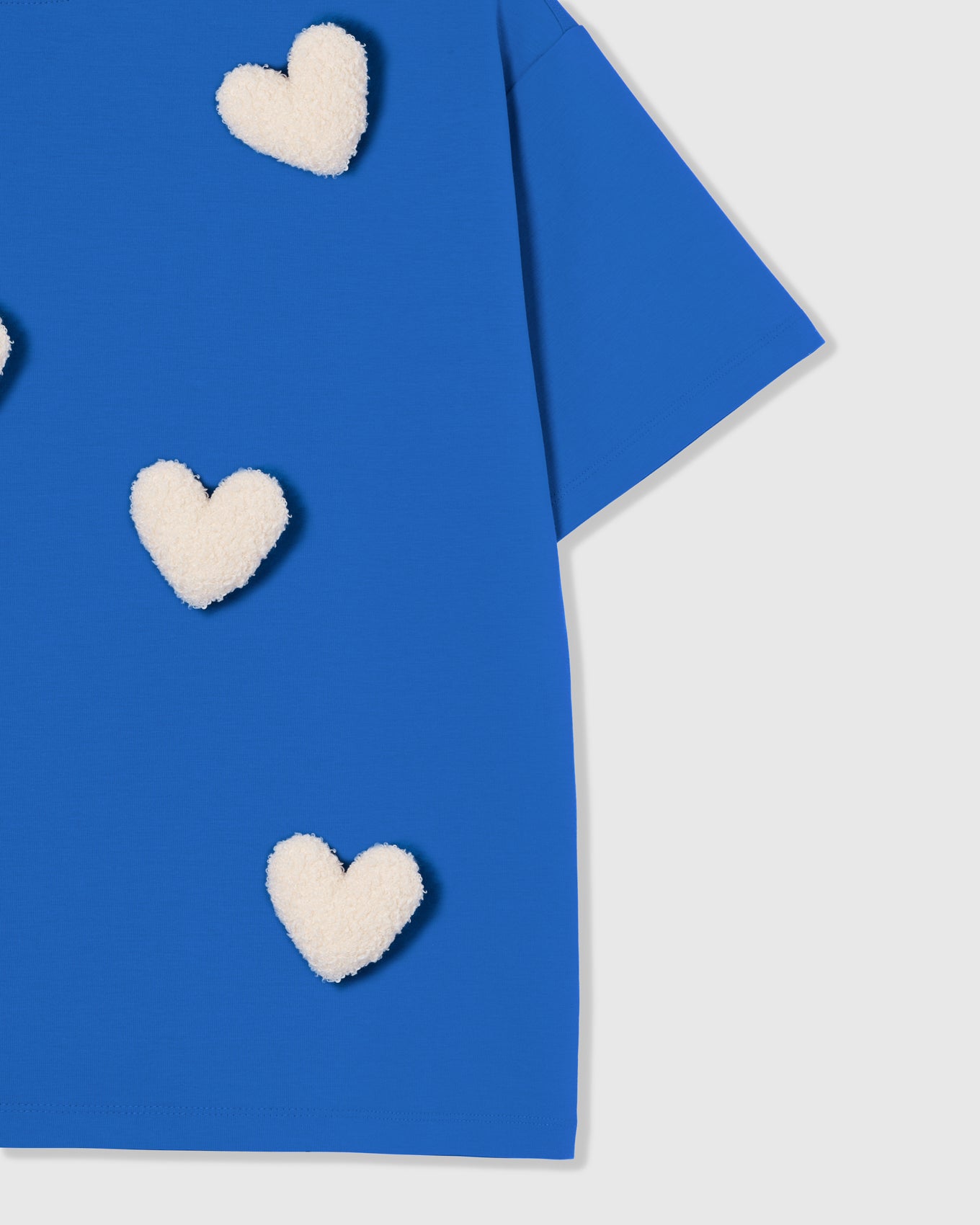 NAGKAKALAT NA PUSONG T-SHIRT