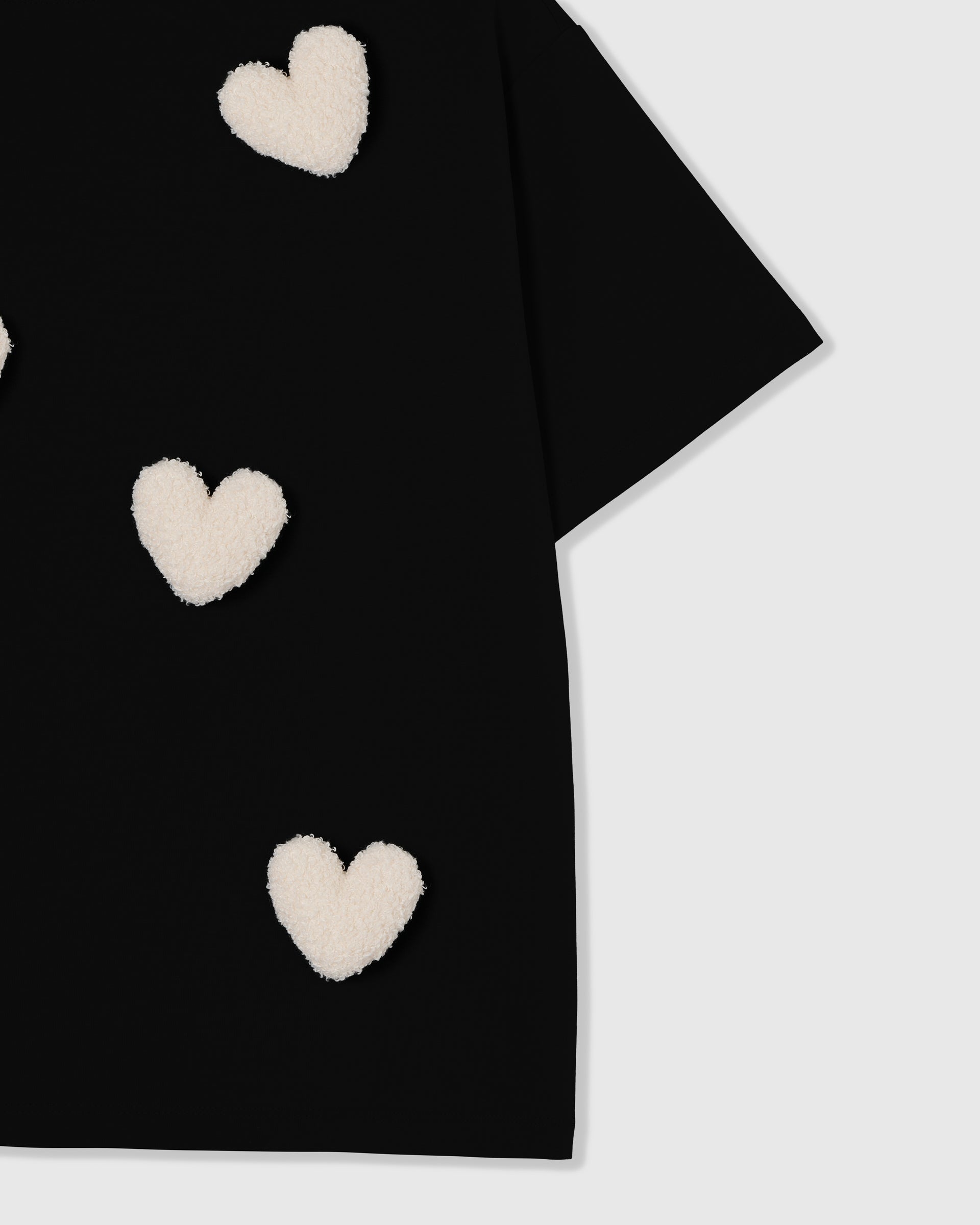 NAGKAKALAT NA PUSONG T-SHIRT