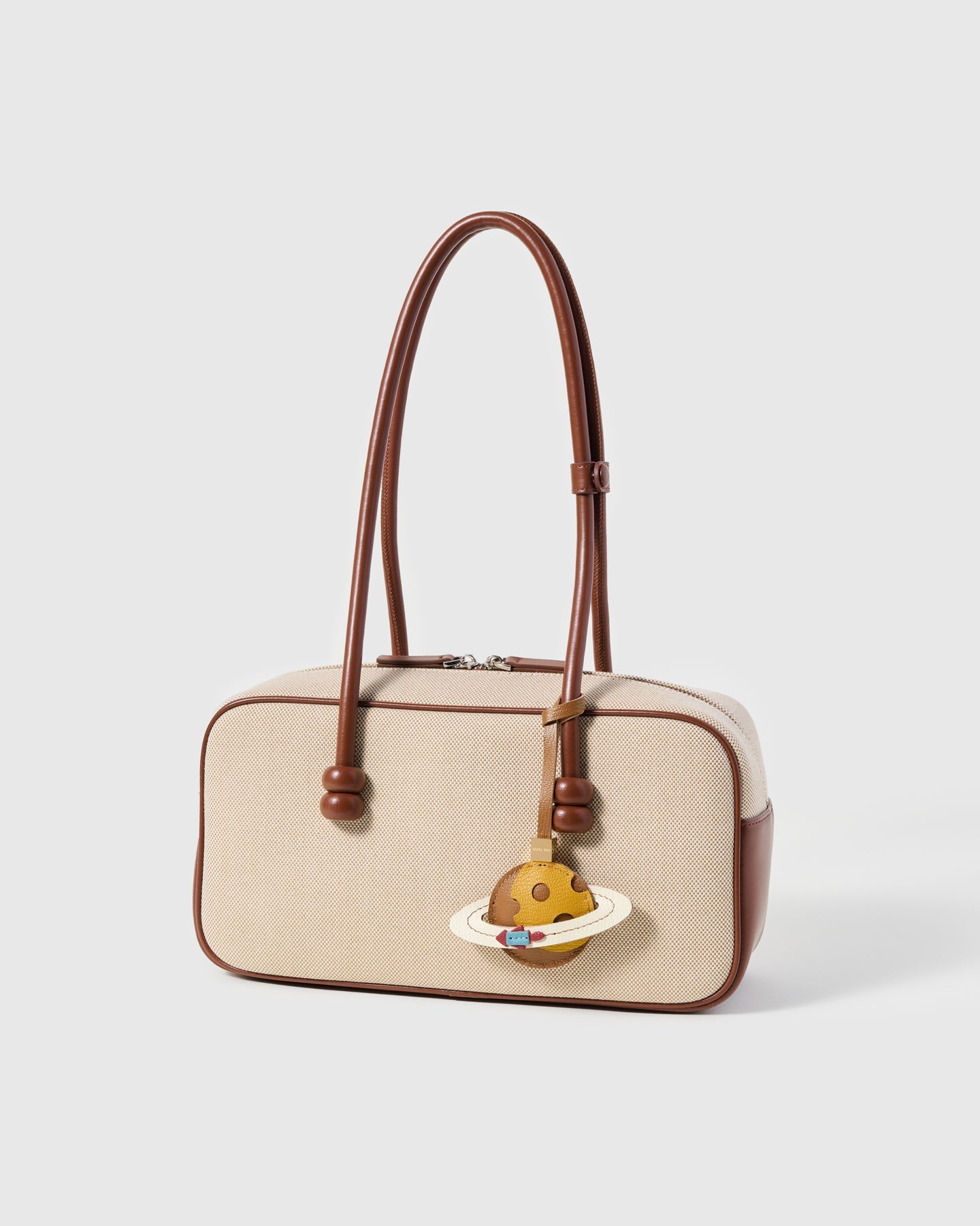 SATURN NA LEATHER NA PALAMUT SA BAG