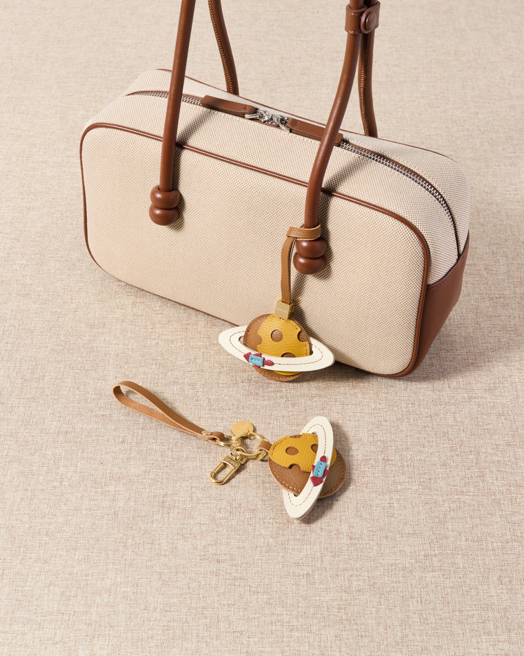 SATURN NA LEATHER NA PALAMUT SA BAG
