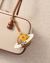 SATURN NA LEATHER NA PALAMUT SA BAG