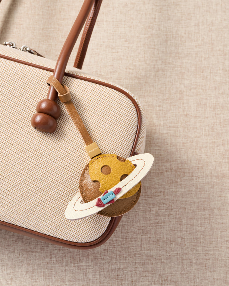 SATURN NA LEATHER NA PALAMUT SA BAG