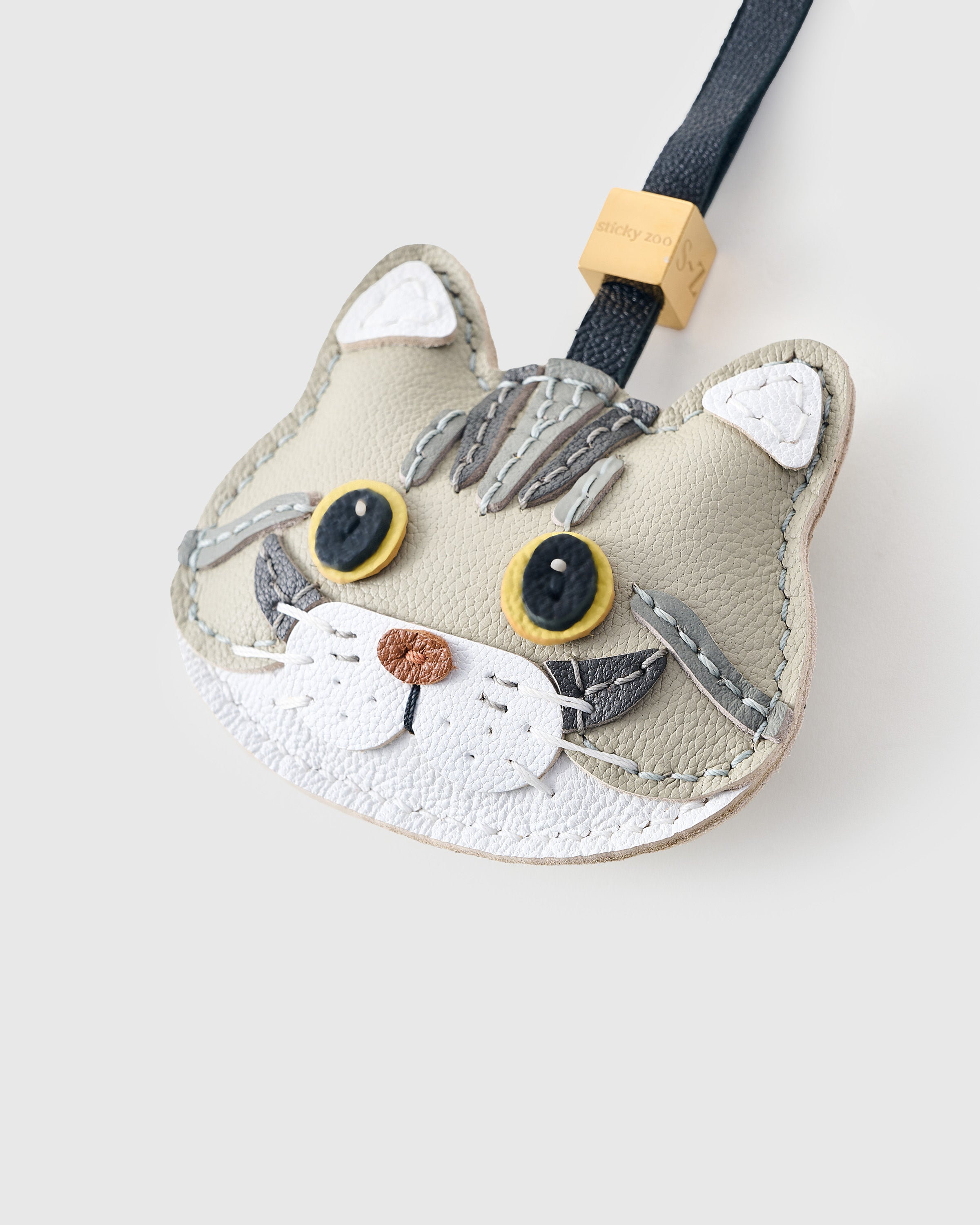 ALINDOG NG AMERICAN SHORTHAIR NA PUSA – SILVER TABBY EDITION
