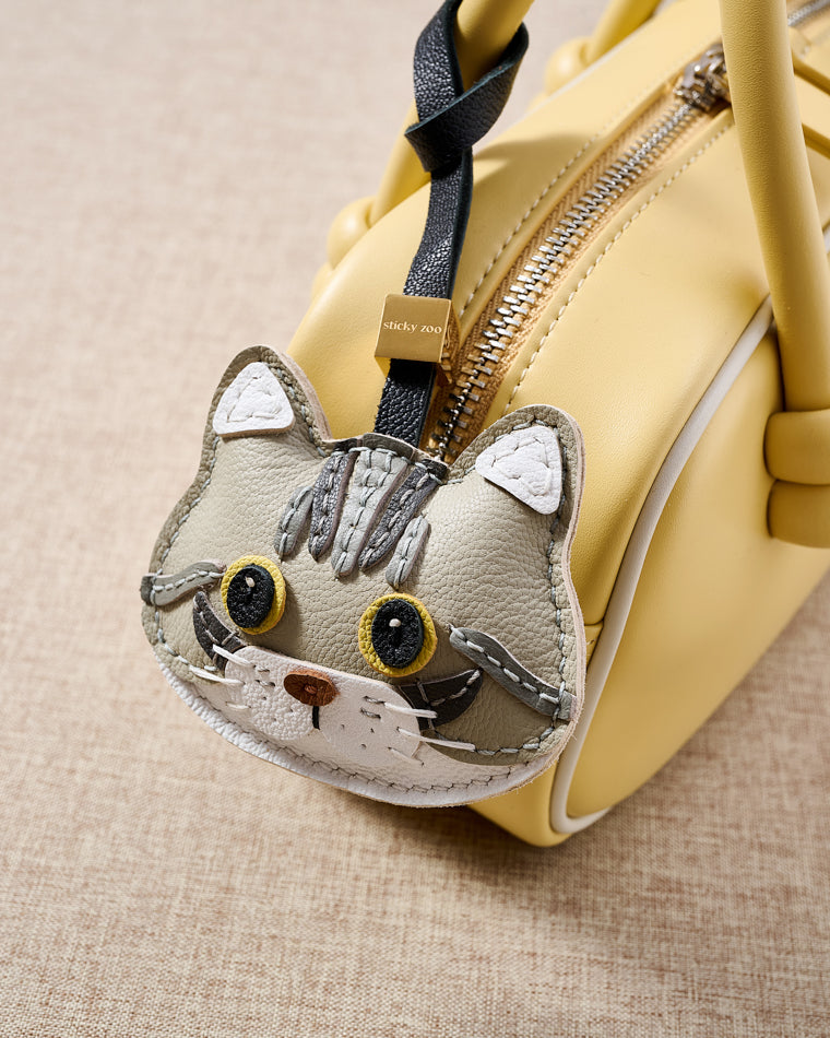 ALINDOG NG AMERICAN SHORTHAIR NA PUSA – SILVER TABBY EDITION