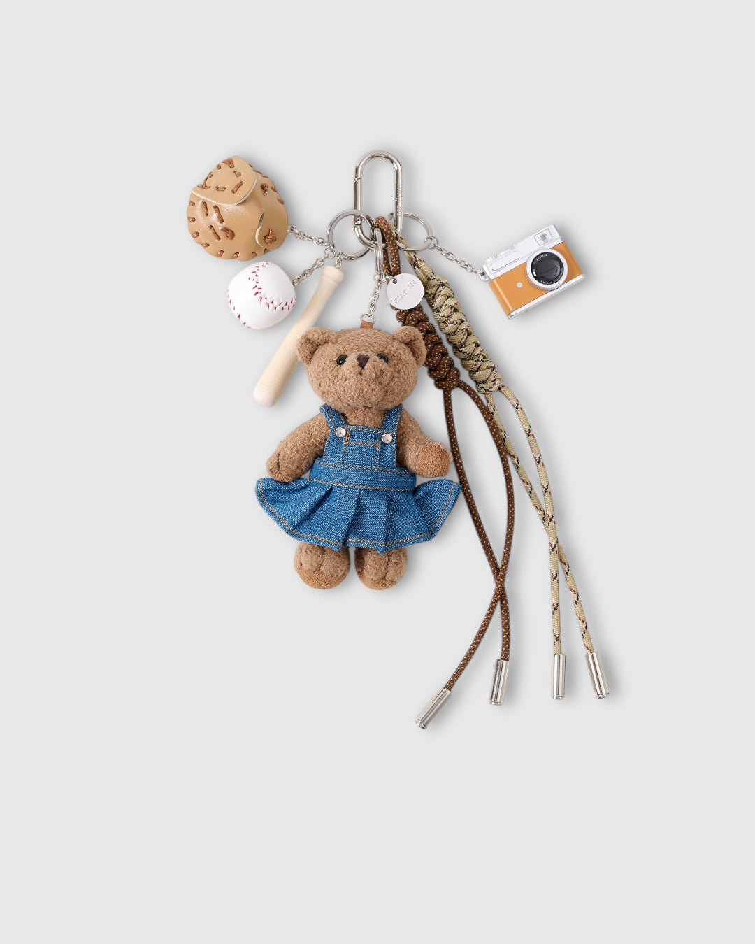 CHARM NG TEDDY SA DENIM NA PILE