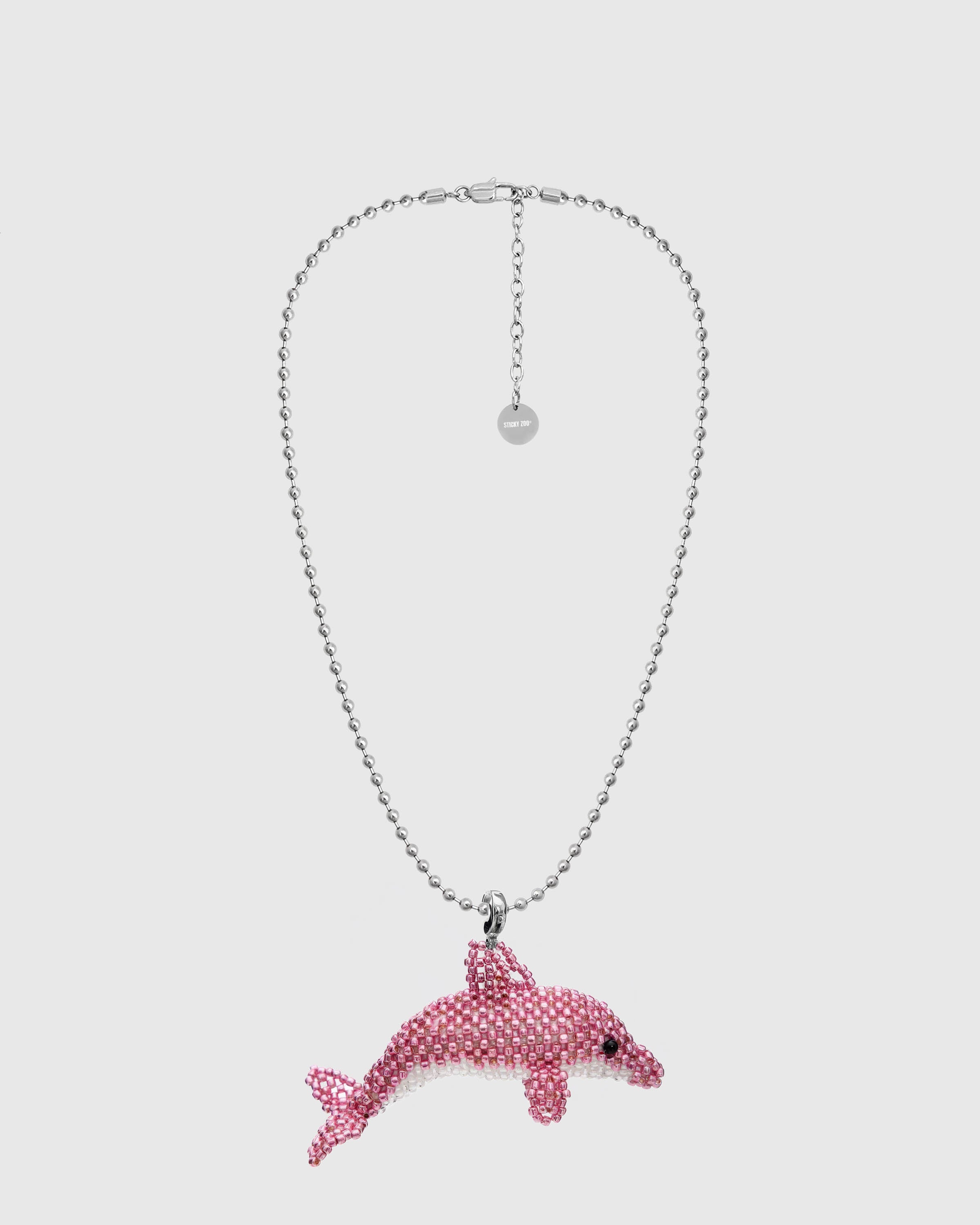 KWINTAS NA MAY PERLAS NG PINK DOLPHIN