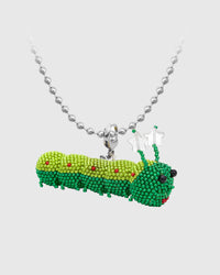 KWINTAS NA MAY PERLAS NG GREEN CATERPILLAR